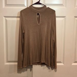 long sleeve, cute top!